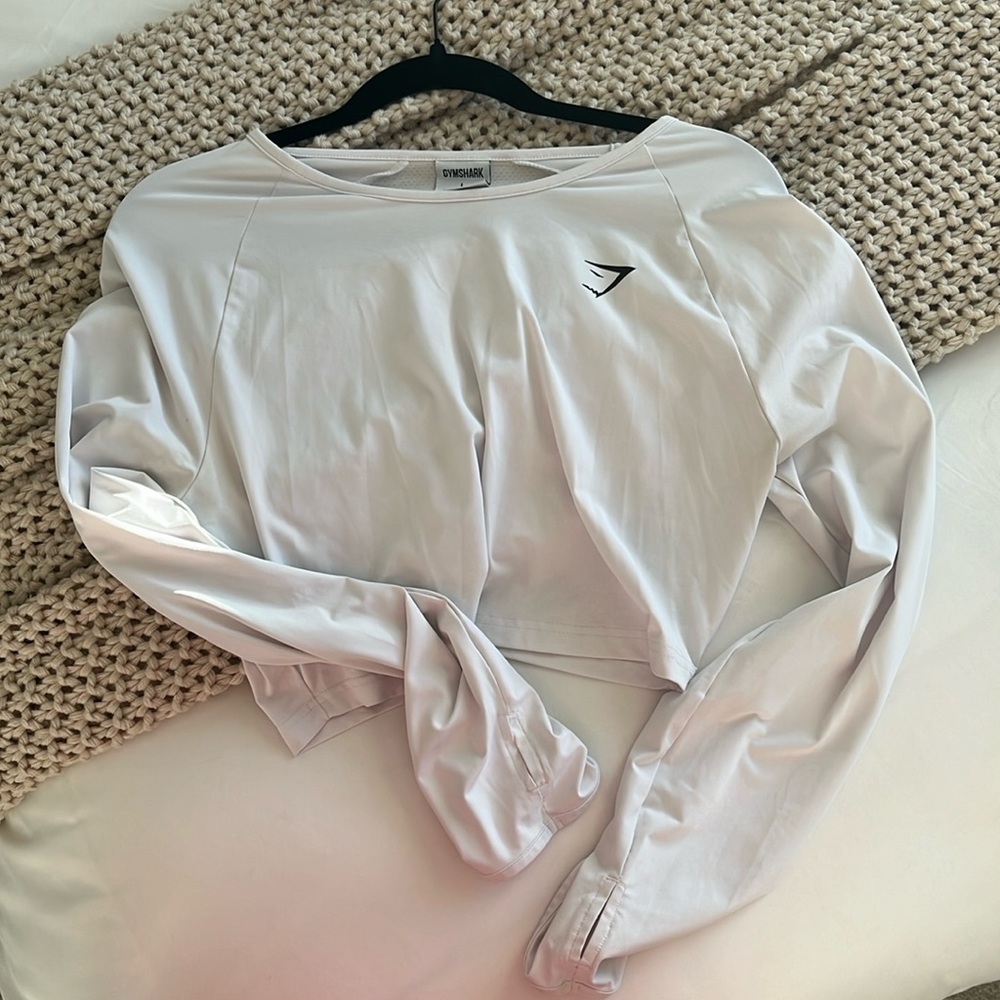 LIGHTLY WORN GYMSHARK LONG SLEEVE COVER UP